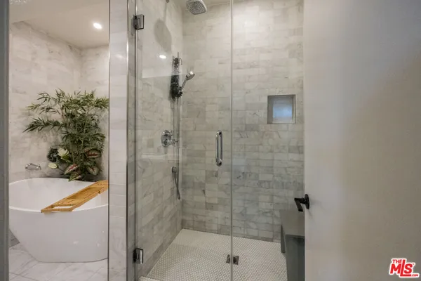 $719,000 | 17711 Margate Street, Unit 211, Encino, CA 91316