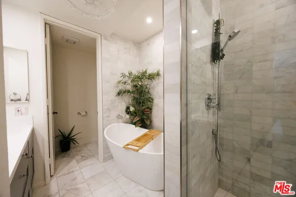 $719,000 | 17711 Margate Street, Unit 211, Encino, CA 91316