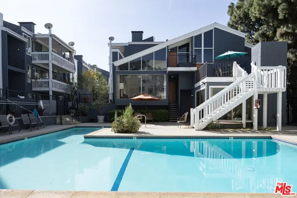 $719,000 | 17711 Margate Street, Unit 211, Encino, CA 91316