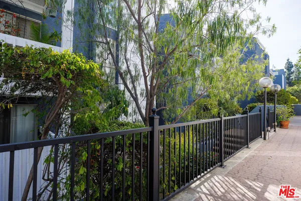 $719,000 | 17711 Margate Street, Unit 211, Encino, CA 91316