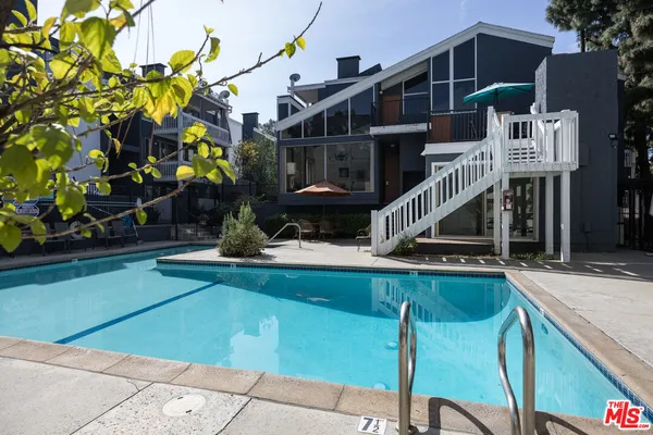 $719,000 | 17711 Margate Street, Unit 211, Encino, CA 91316