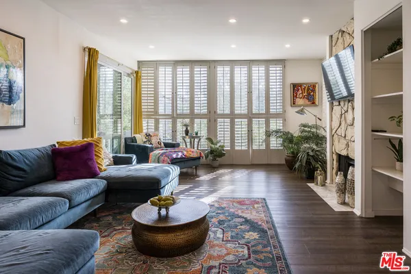 $719,000 | 17711 Margate Street, Unit 211, Encino, CA 91316