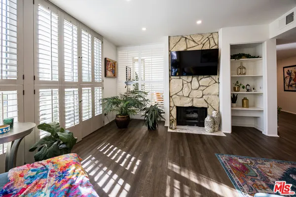 $719,000 | 17711 Margate Street, Unit 211, Encino, CA 91316