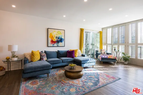 $719,000 | 17711 Margate Street, Unit 211, Encino, CA 91316
