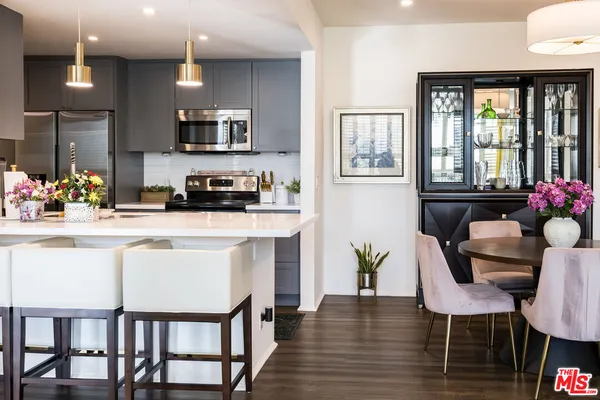 $719,000 | 17711 Margate Street, Unit 211, Encino, CA 91316