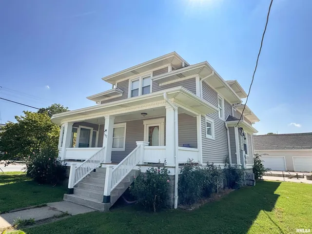 $275,000 | 102 Southeast Front Street, Dongola, IL 62926