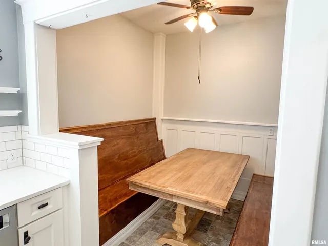 $275,000 | 102 Southeast Front Street, Dongola, IL 62926