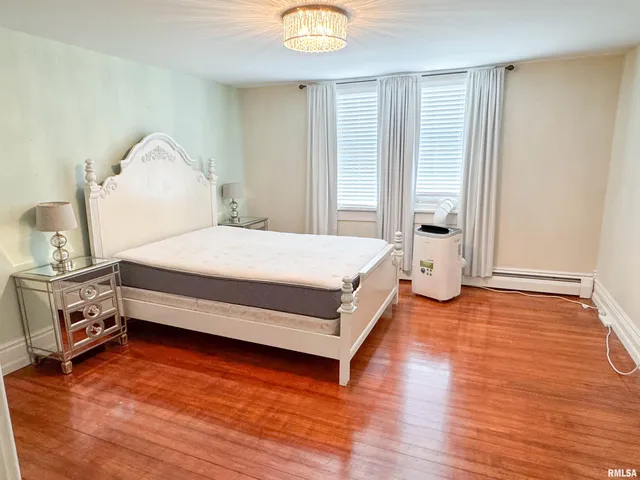 $275,000 | 102 Southeast Front Street, Dongola, IL 62926