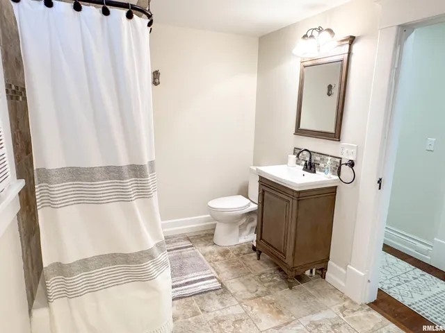 $275,000 | 102 Southeast Front Street, Dongola, IL 62926