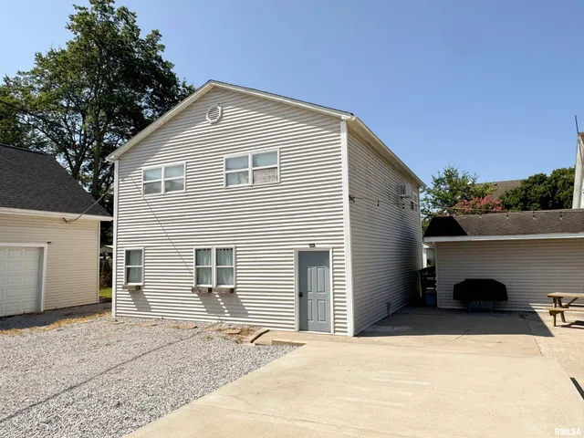 $275,000 | 102 Southeast Front Street, Dongola, IL 62926