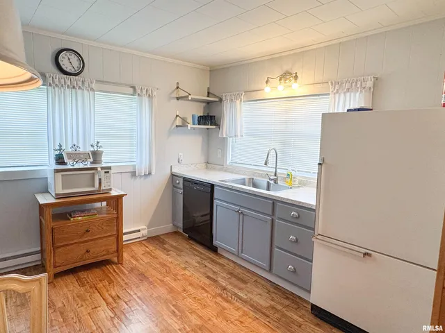 $275,000 | 102 Southeast Front Street, Dongola, IL 62926