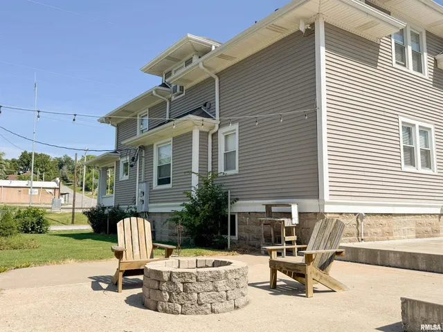 $275,000 | 102 Southeast Front Street, Dongola, IL 62926