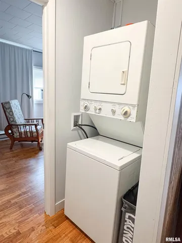 $275,000 | 102 Southeast Front Street, Dongola, IL 62926