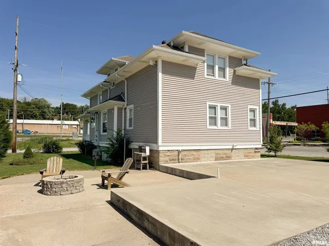 $275,000 | 102 Southeast Front Street, Dongola, IL 62926