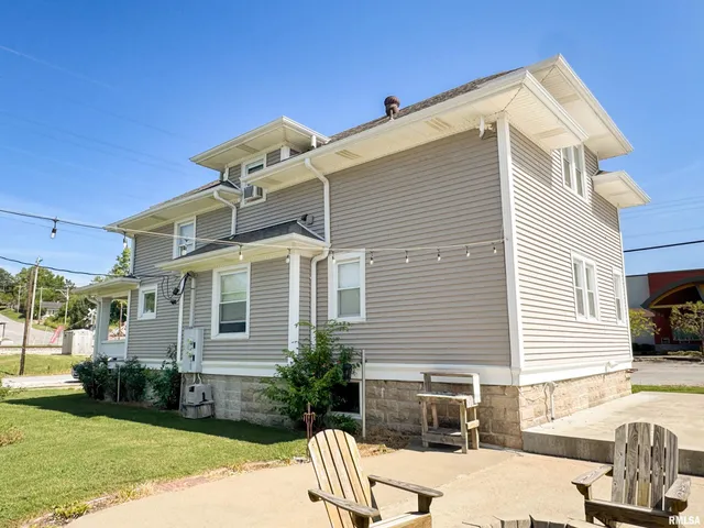 $275,000 | 102 Southeast Front Street, Dongola, IL 62926