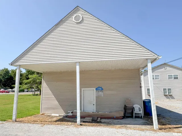 $275,000 | 102 Southeast Front Street, Dongola, IL 62926