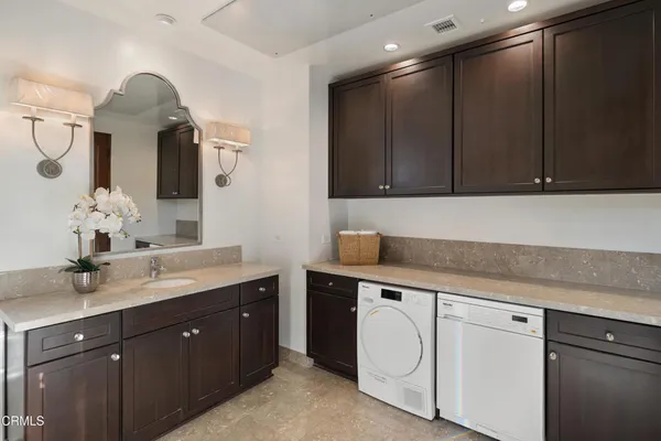 $3,699,000 | 345 East Colorado Boulevard, Unit 302, Pasadena, CA 91101
