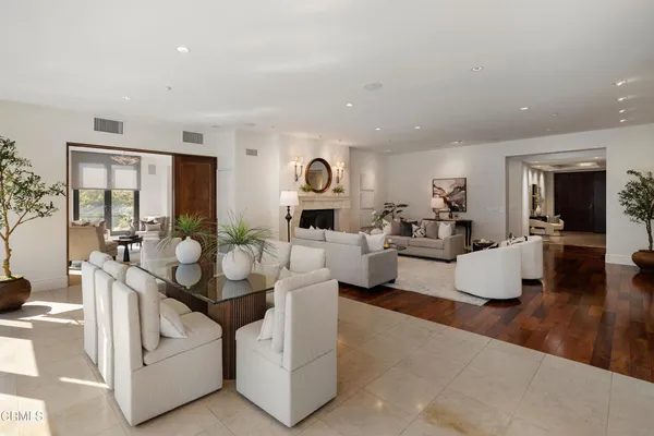 $3,699,000 | 345 East Colorado Boulevard, Unit 302, Pasadena, CA 91101