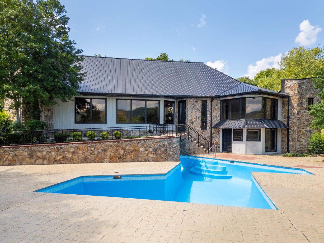 8121 Mahan Gap Road, Ooltewah, TN 37363 Compass