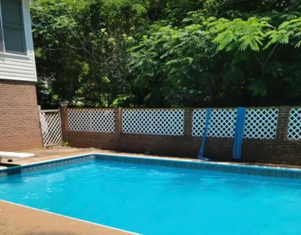 a view of a tennis court