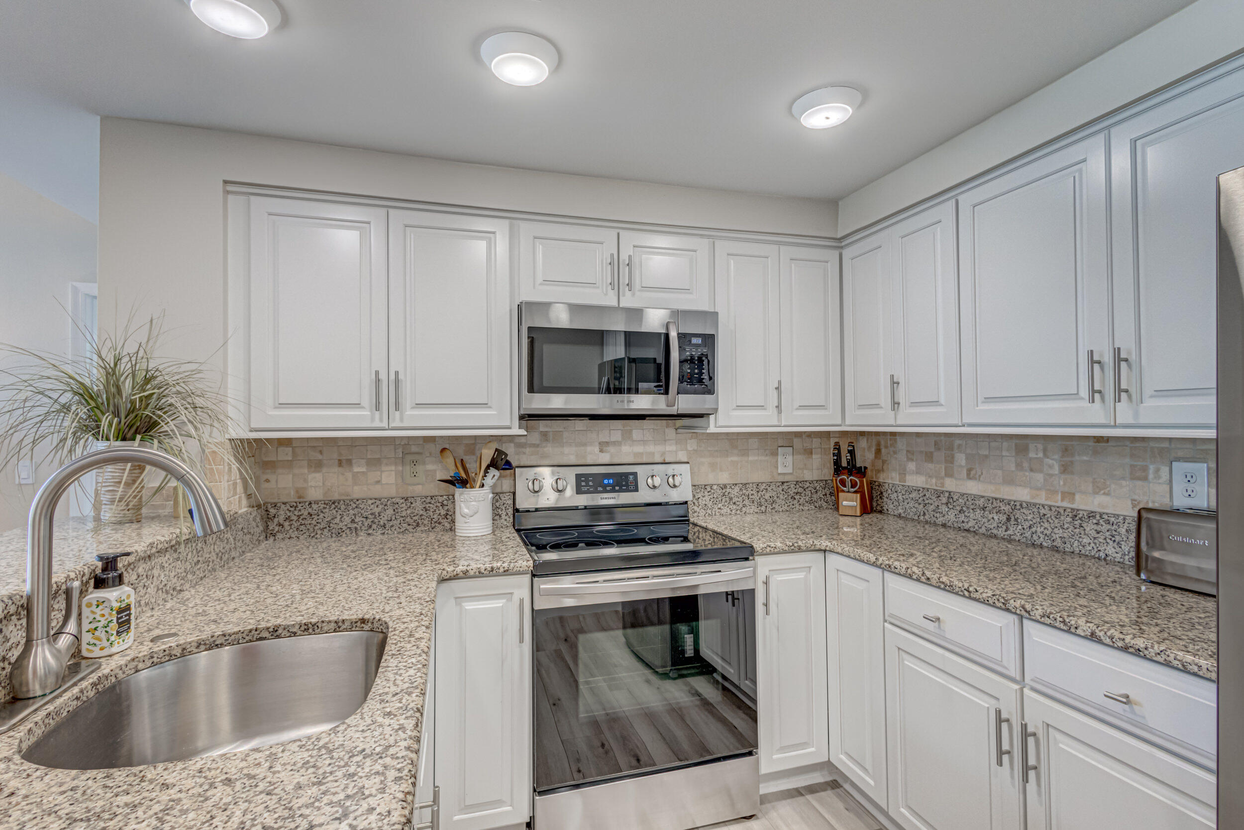 109 Mainsail Circle Jupiter, FL 33477 - Photo 24 of 55 Kitchen