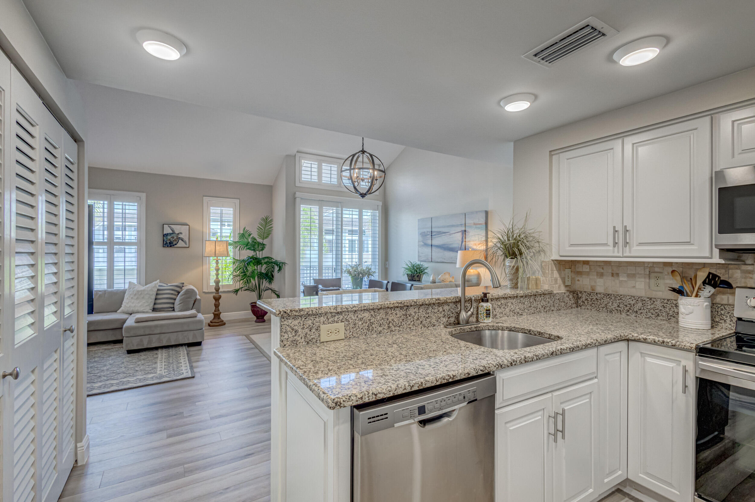 109 Mainsail Circle Jupiter, FL 33477 - Photo 25 of 55 Kitchen