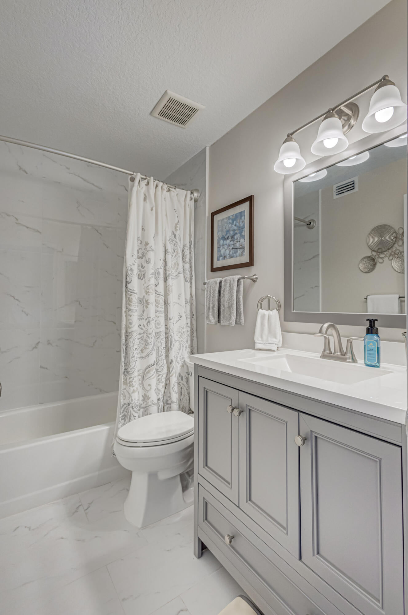 109 Mainsail Circle Jupiter, FL 33477 - Photo 42 of 55 Guest Bathroom