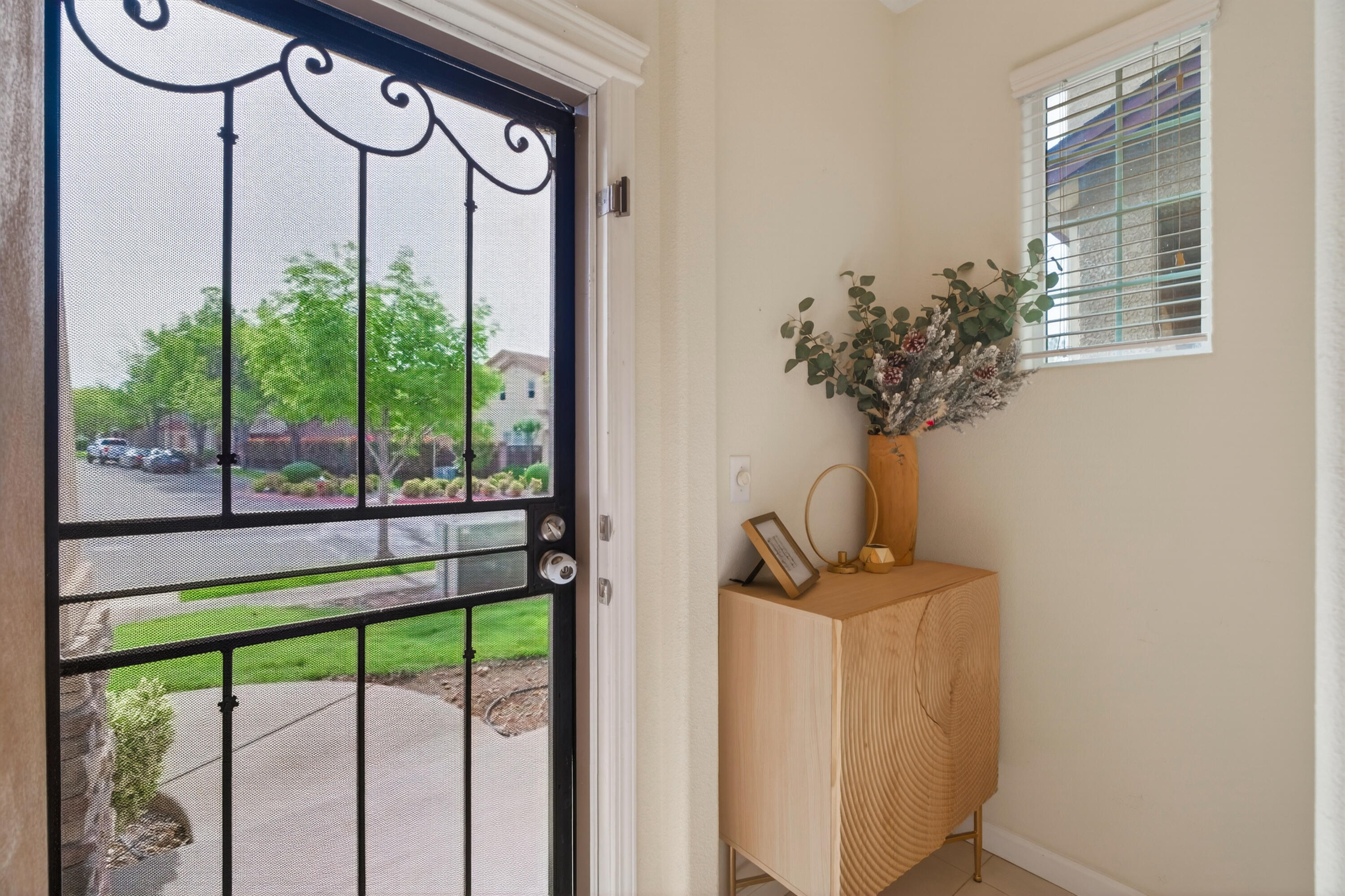 2090 Tuscany Way Redding, CA 96003 - Photo 4 of 37 a vase of flowers sitting on a window sill