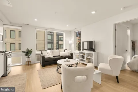 $660,000 | 1761 P Street Northwest, Unit 202, Washington, DC 20036