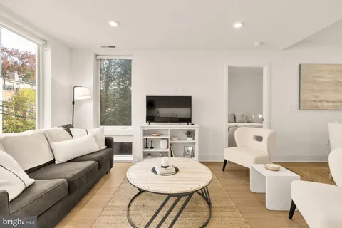 $660,000 | 1761 P Street Northwest, Unit 202, Washington, DC 20036