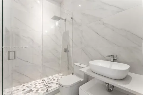 $7,295,000 | 4430 Nautilus Drive, Miami Beach, FL 33140