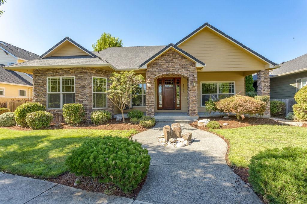 1140 Grouse Ridge Drive Central Point, OR 97502 - Photo 1 of 35 Primary Photo