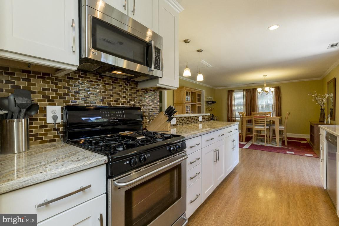 166 Magnolia Road Sterling, VA 20164 - Photo 12 of 28 Kitchen