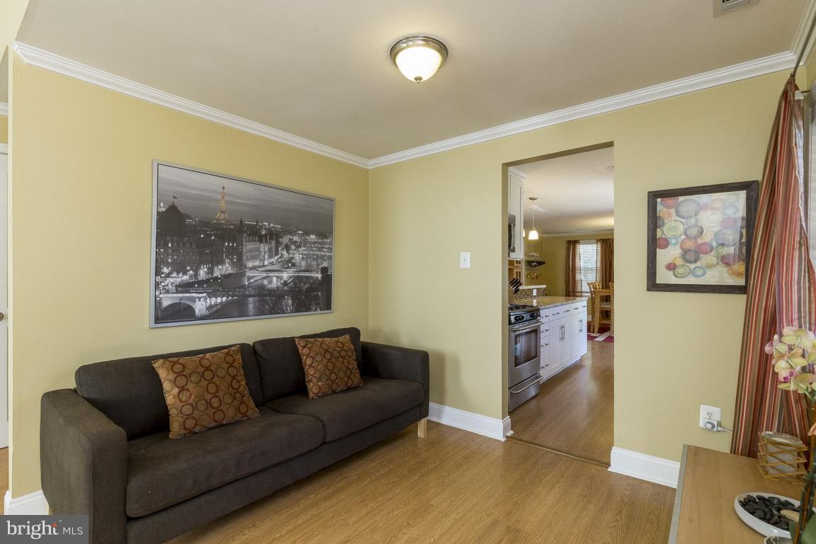 166 Magnolia Road Sterling, VA 20164 - Photo 6 of 28 Family Room