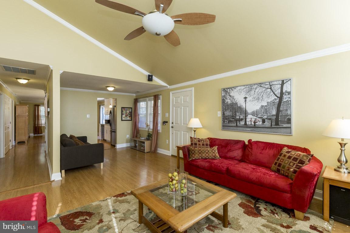 166 Magnolia Road Sterling, VA 20164 - Photo 7 of 28 Interior (General)