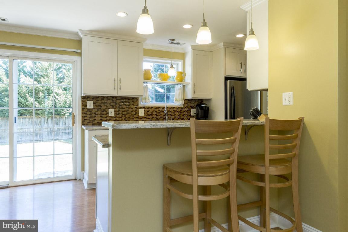 166 Magnolia Road Sterling, VA 20164 - Photo 10 of 28 Kitchen