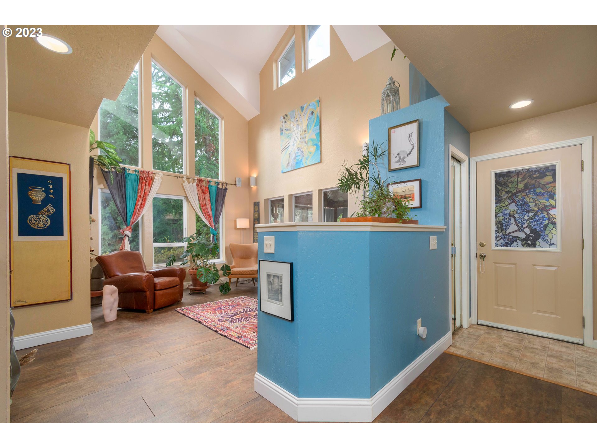5209 Fox Hollow Road Eugene, OR 97405 - Photo 5 of 48 Living Room/Entrance