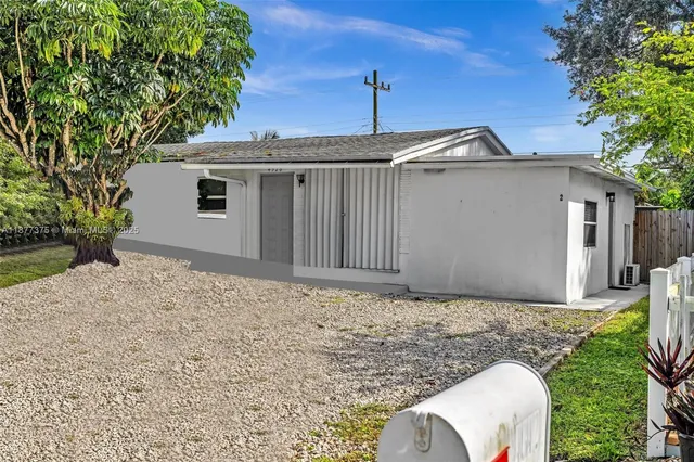 $1,400 | 4328 Southwest 49th Court, Unit 2, Dania Beach, FL 33314