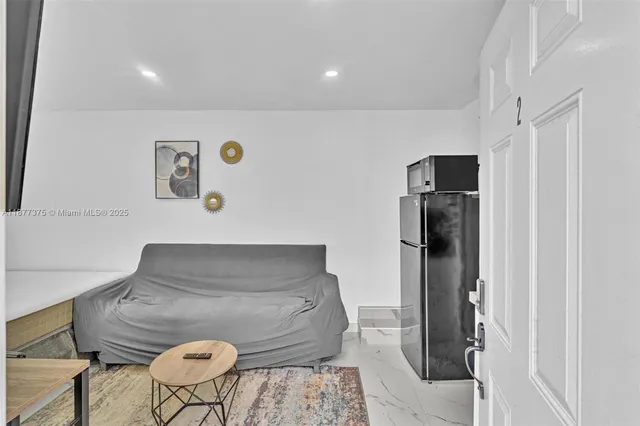 $1,400 | 4328 Southwest 49th Court, Unit 2, Dania Beach, FL 33314