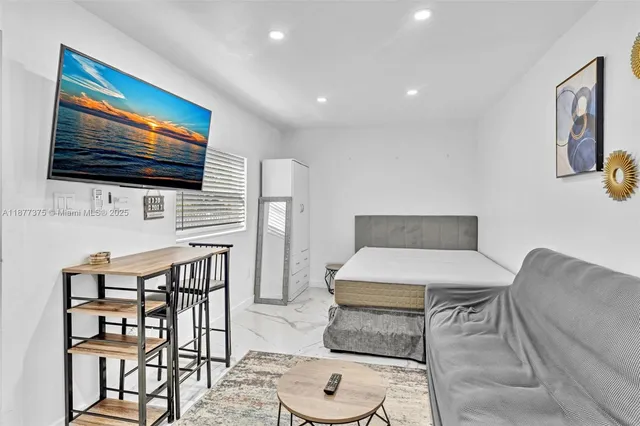 $1,400 | 4328 Southwest 49th Court, Unit 2, Dania Beach, FL 33314