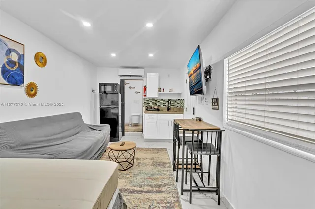 $1,400 | 4328 Southwest 49th Court, Unit 2, Dania Beach, FL 33314