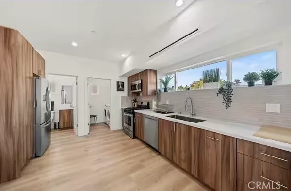 $4,295 | 5637 Klump Avenue, North Hollywood, CA 91601