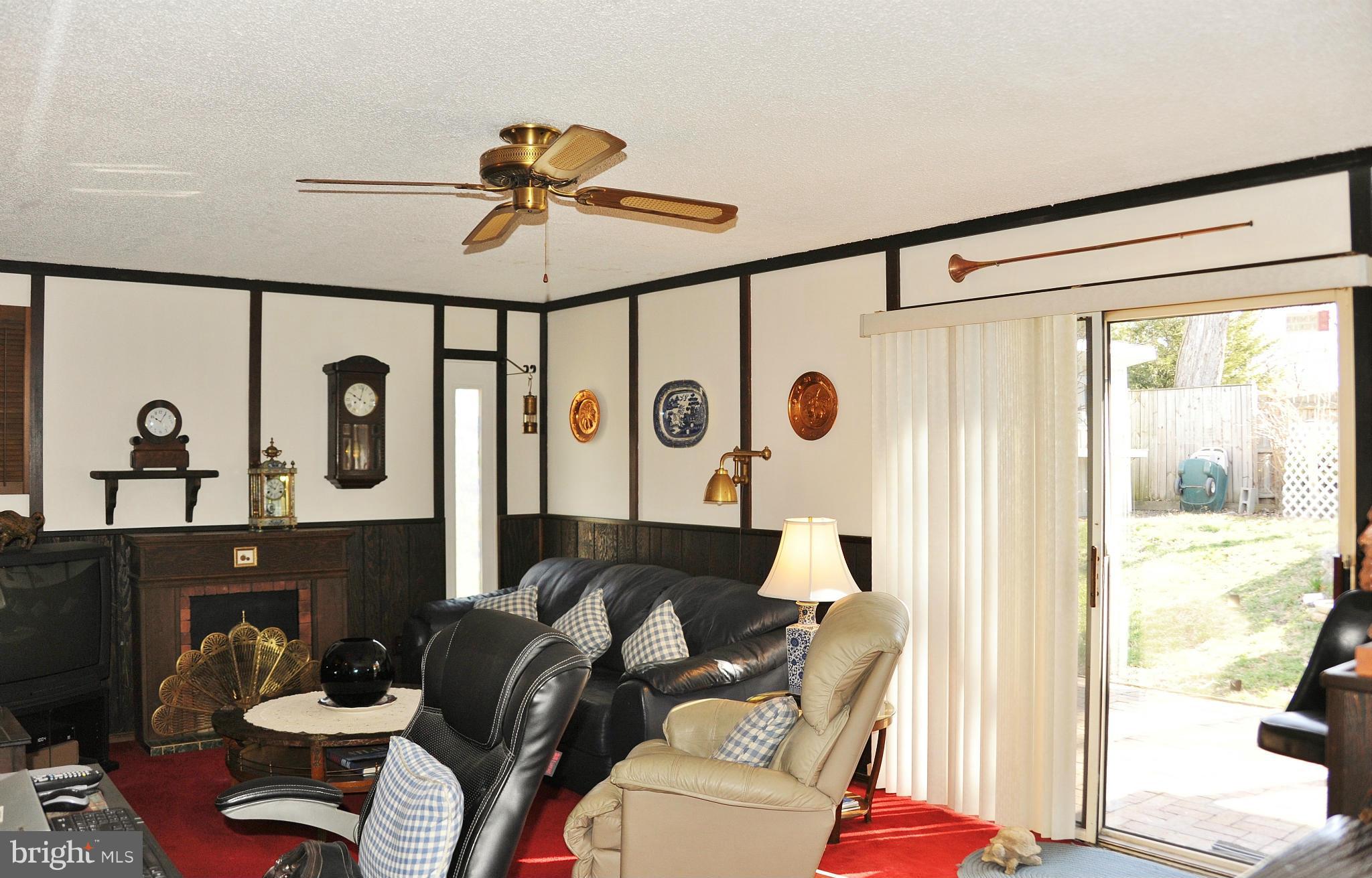 6105 Frontier Drive Springfield, VA 22150 - Photo 13 of 27 Family Room