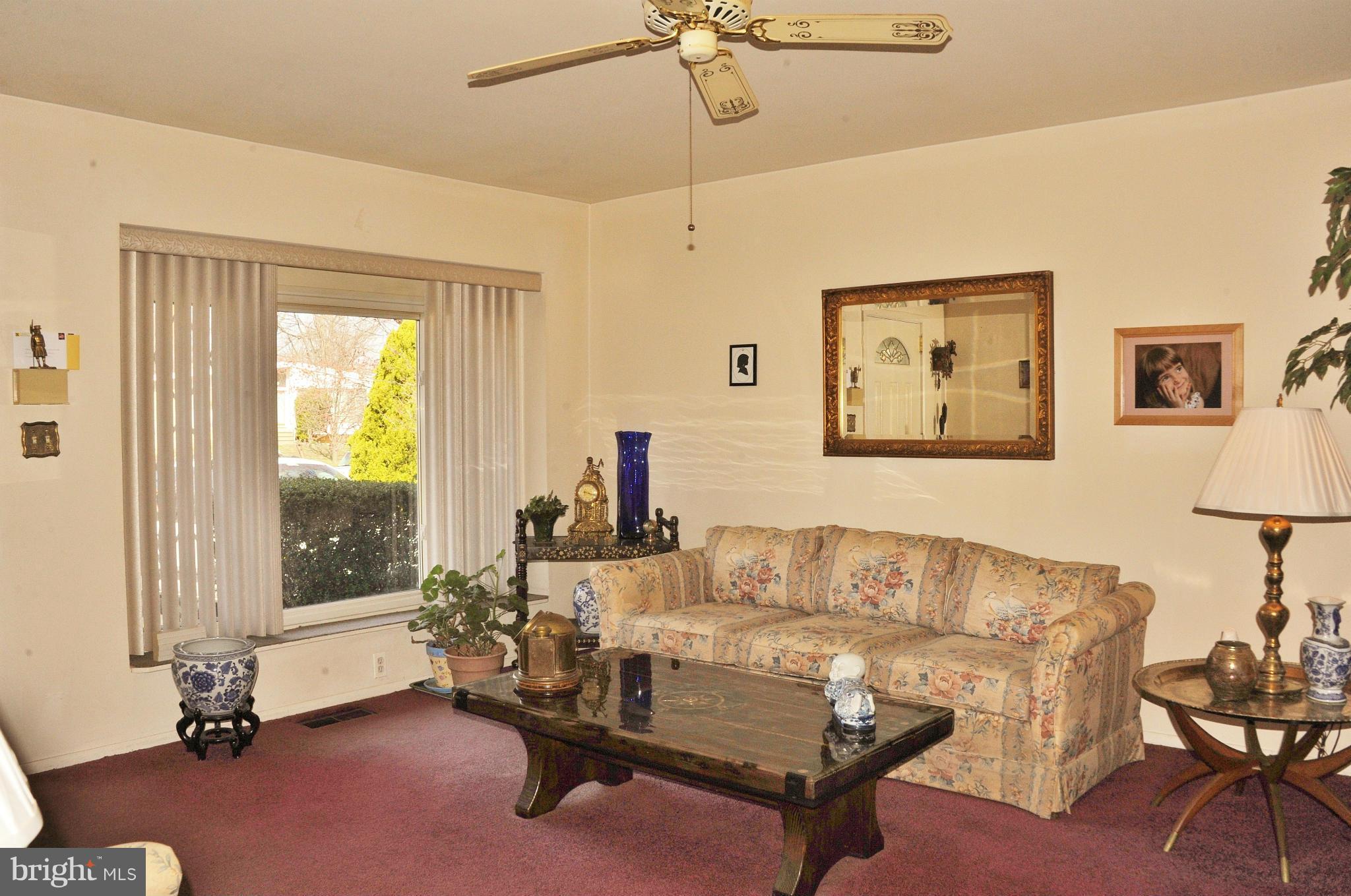 6105 Frontier Drive Springfield, VA 22150 - Photo 3 of 27 Living Room