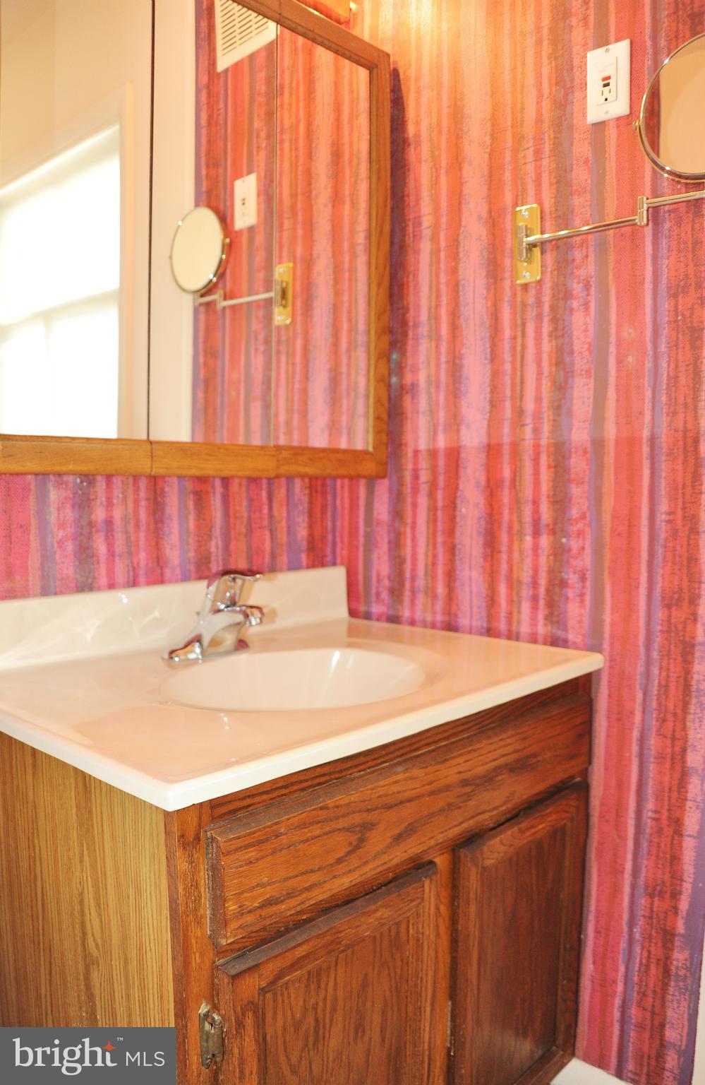 6105 Frontier Drive Springfield, VA 22150 - Photo 21 of 27 Bath (Master)