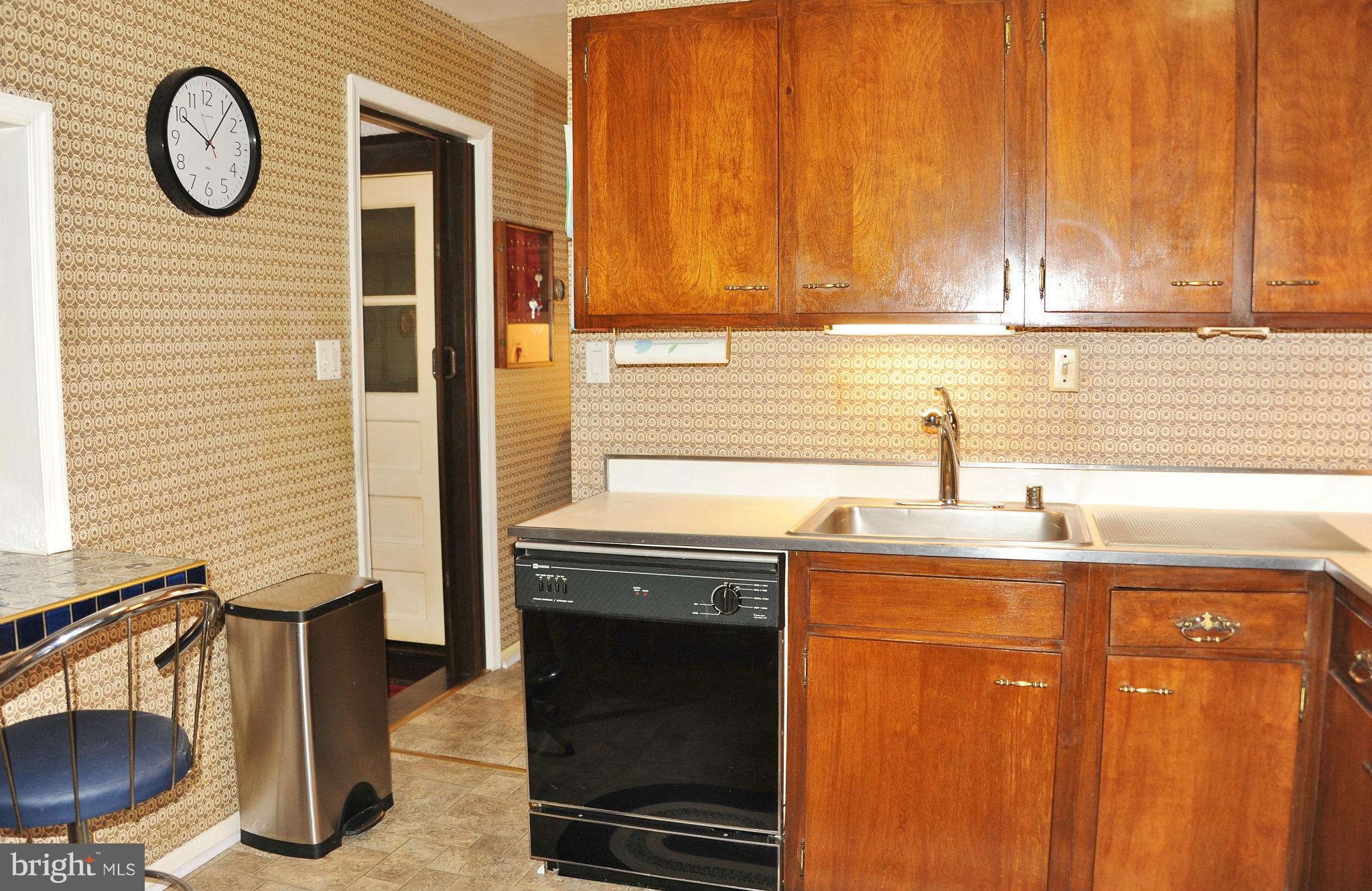6105 Frontier Drive Springfield, VA 22150 - Photo 8 of 27 Kitchen