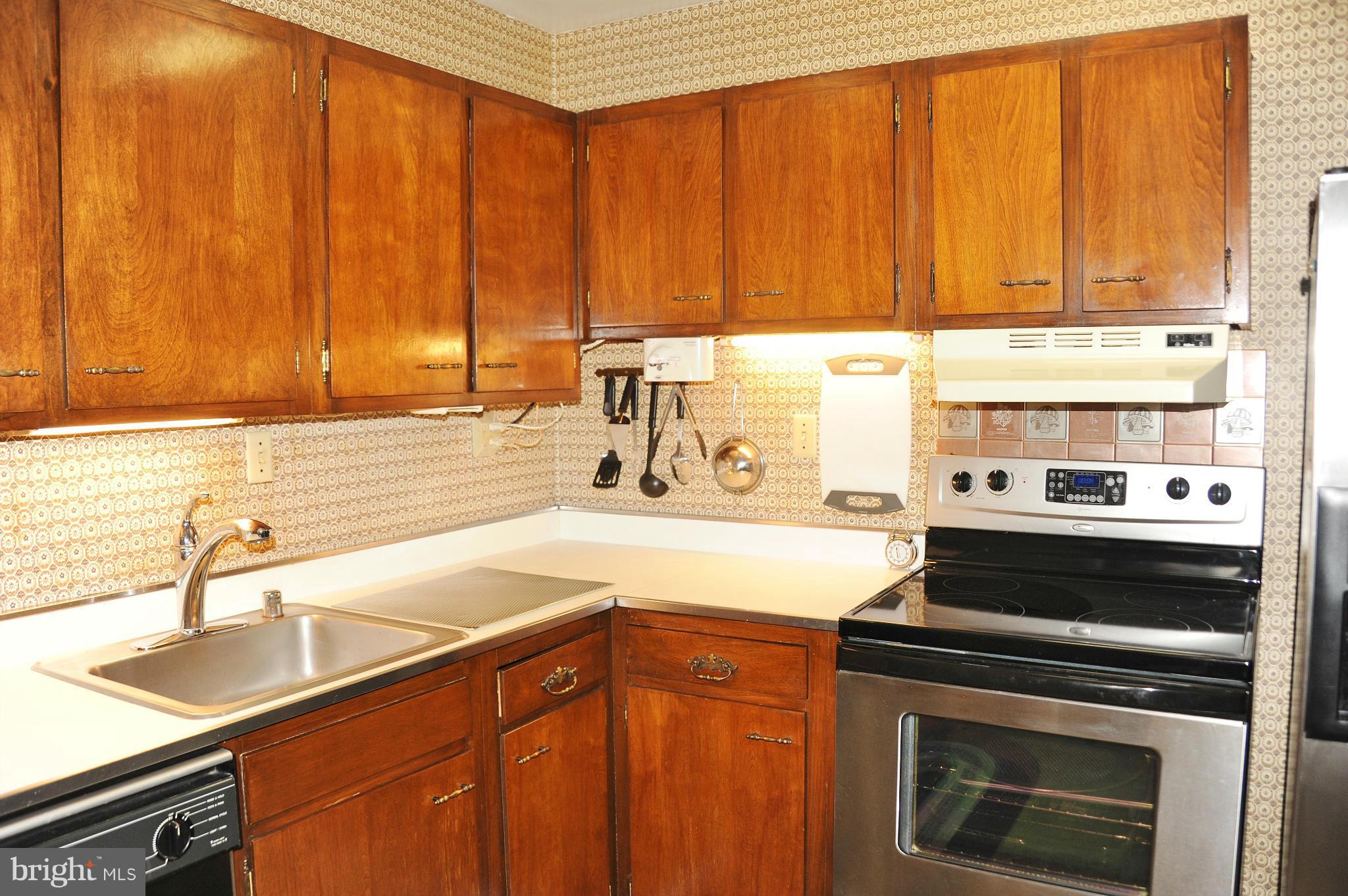 6105 Frontier Drive Springfield, VA 22150 - Photo 9 of 27 Kitchen