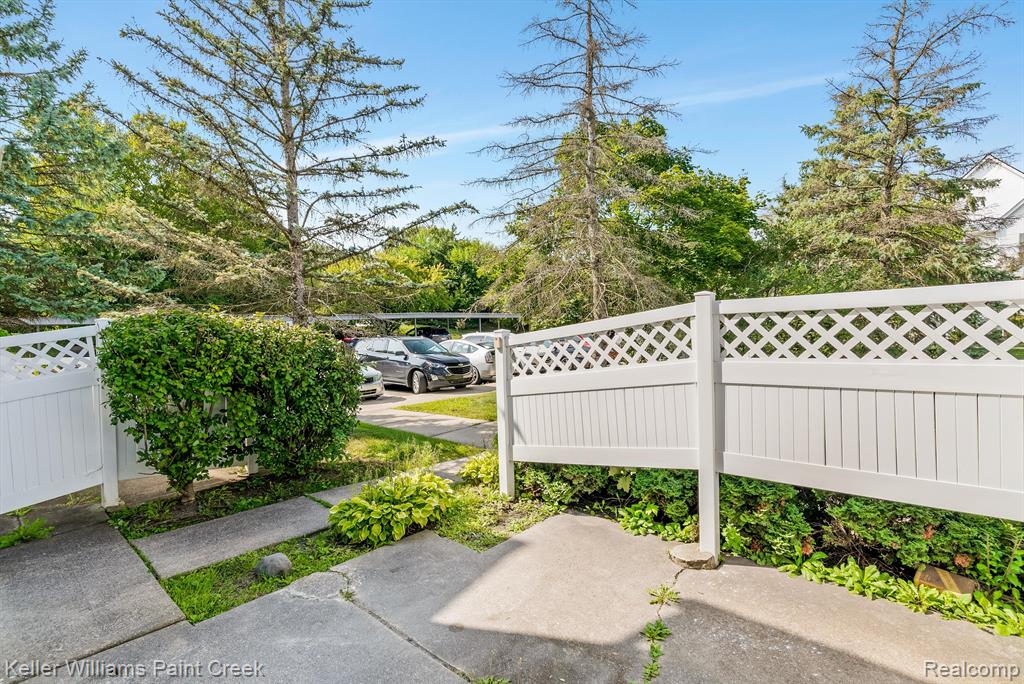 22040 Cape Cod Way Farmington Hills, MI 48336 - Photo 3 of 37