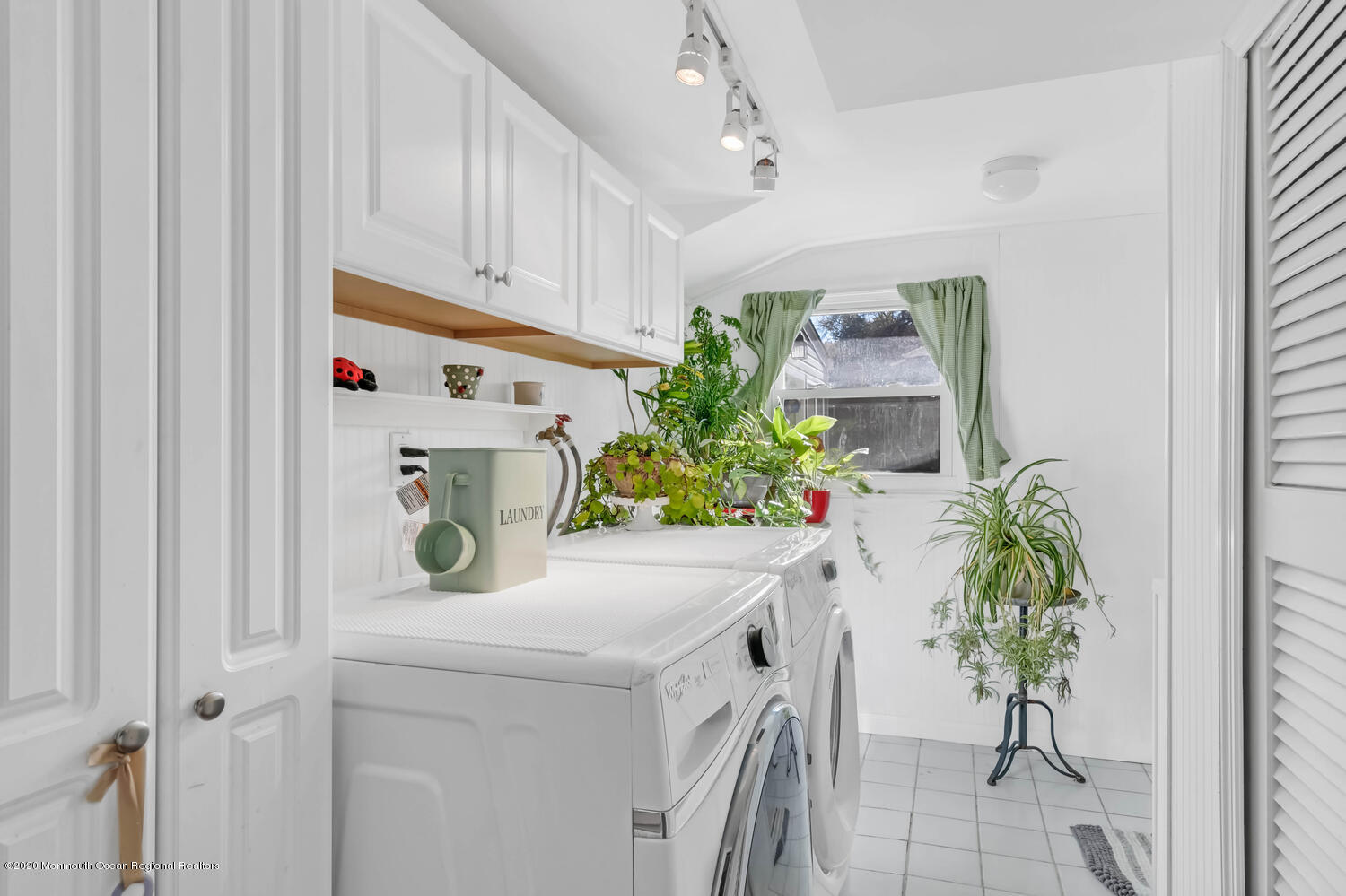 22 Thorne Place Middletown, NJ 07748 - Photo 31 of 47 Laundry Room