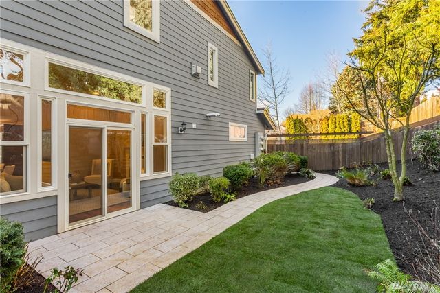 $1,400,000 | 10409 Northeast 17th Street, Bellevue, WA 98004